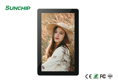 ป้ายดิจิตอล LCD กลางแจ้งในร่มขนาด 55 &quot;65&quot; ติดผนัง 2GB RAM 8GB ROM Ethernet